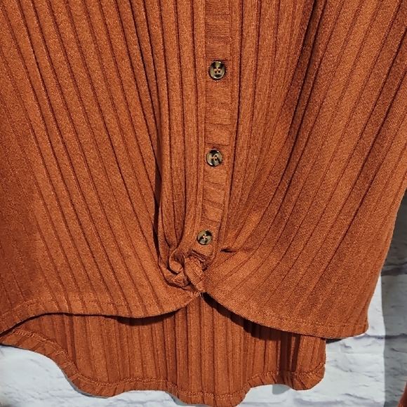 SO Terracotta Button-Down V-Neck Top - Picture 4 of 6